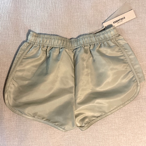 Fear of God ESSENTIALS WOMENS
Womens Running Short - Picture 2 of 5